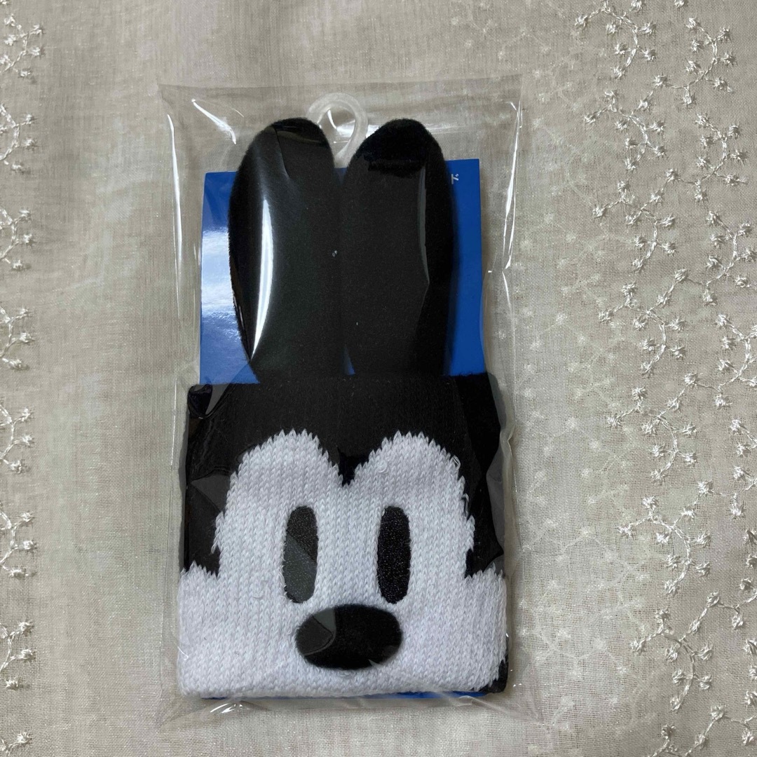 Disney(ディズニー)の東京ディズニーリゾート オズワルド リストバンド エンタメ/ホビーのおもちゃ/ぬいぐるみ(キャラクターグッズ)の商品写真