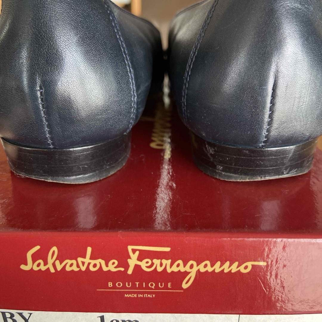 Salvatore Ferragamo - フェラガモ ネイビー ヴァラ3連チェーン