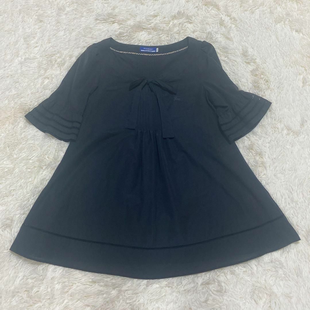 BURBERRY BLUE LABEL(バーバリーブルーレーベル)のバーバリーブルーレーベル　パフスリーブ　リボン　ブラウス　ロゴ レディースのトップス(シャツ/ブラウス(半袖/袖なし))の商品写真