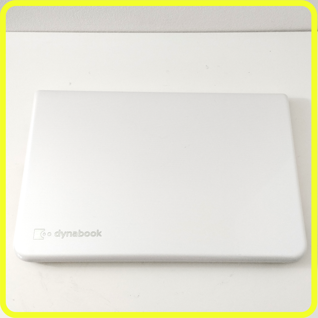 東芝 - 美品 白 新品SSD256⭐️windows11ノートパソコン カメラ