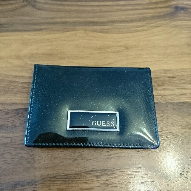 GUESS(ゲス)のGUESS パスケース 定期入れ 未使用 タグ有り レディースのファッション小物(名刺入れ/定期入れ)の商品写真