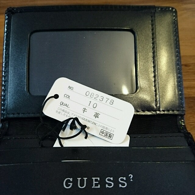 GUESS(ゲス)のGUESS パスケース 定期入れ 未使用 タグ有り レディースのファッション小物(名刺入れ/定期入れ)の商品写真