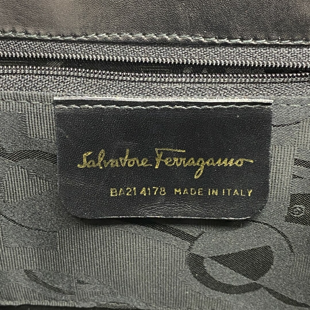 Salvatore Ferragamo(サルヴァトーレフェラガモ)の【5ed6158】サルヴァトーレフェラガモ ハンドバッグ ヴァラ レザー ブラック ゴールド金具【中古】レディース レディースのバッグ(ハンドバッグ)の商品写真