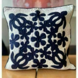 [正規品]クッションカバー♡ホヌ♡45×45♡白紺♡ハワイアンキルト(クッションカバー)