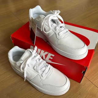 ナイキ(NIKE)のNIKE スニーカー　新品(スニーカー)