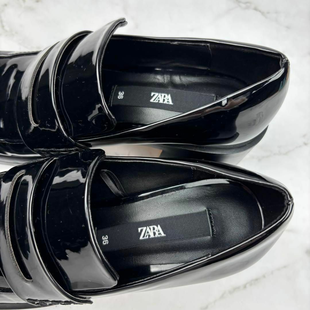 ZARA(ザラ)の【美品】ZARA ザラ エナメル コインローファー 23.5 ブラック レディースの靴/シューズ(ローファー/革靴)の商品写真