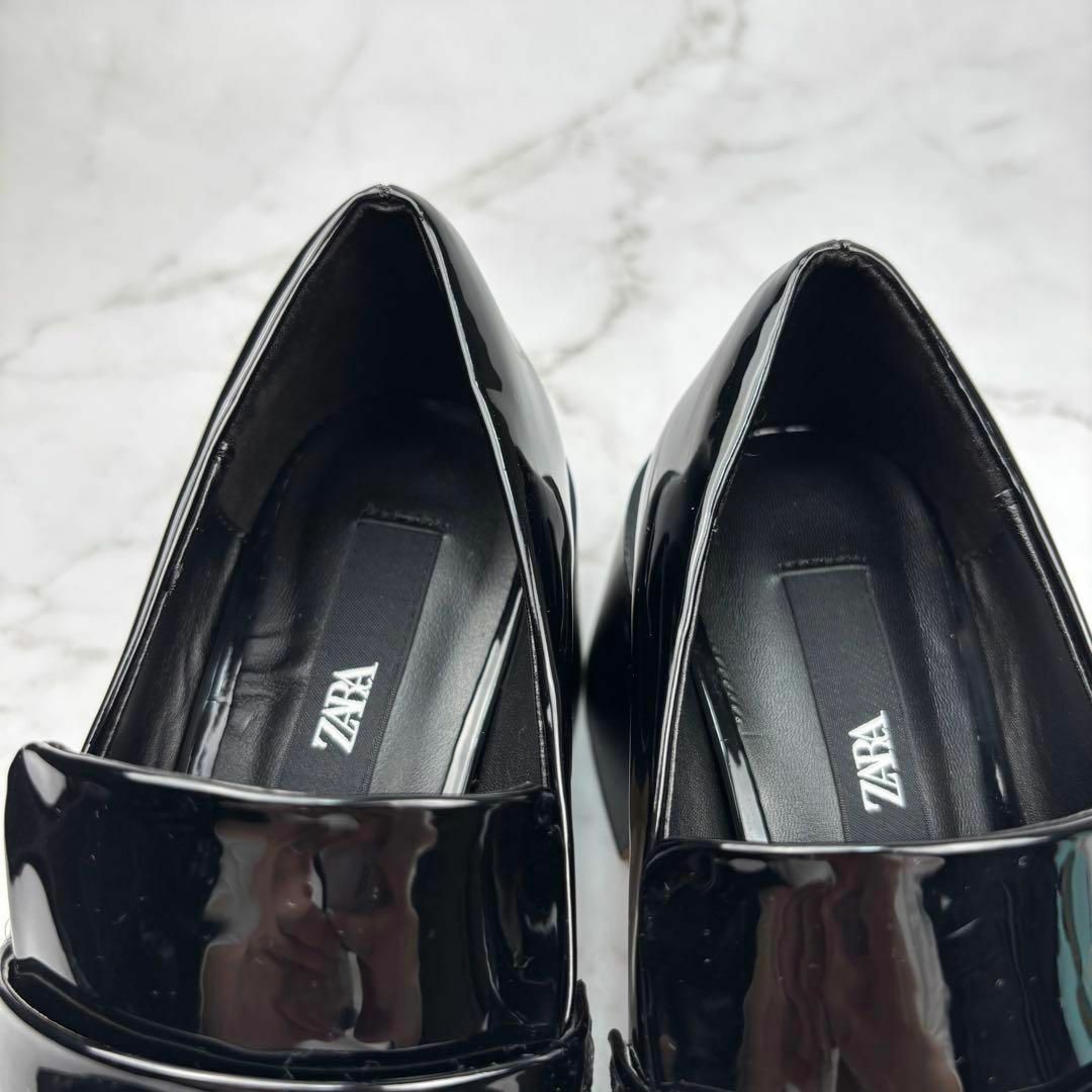 ZARA(ザラ)の【美品】ZARA ザラ エナメル コインローファー 23.5 ブラック レディースの靴/シューズ(ローファー/革靴)の商品写真