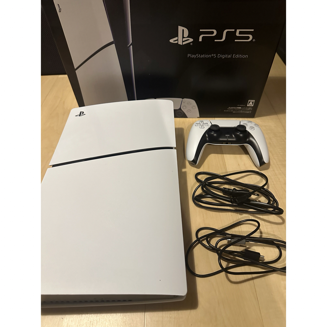 SONY(ソニー)のPlayStation5 Digital Edition 本体CFI-2000 エンタメ/ホビーのゲームソフト/ゲーム機本体(家庭用ゲーム機本体)の商品写真