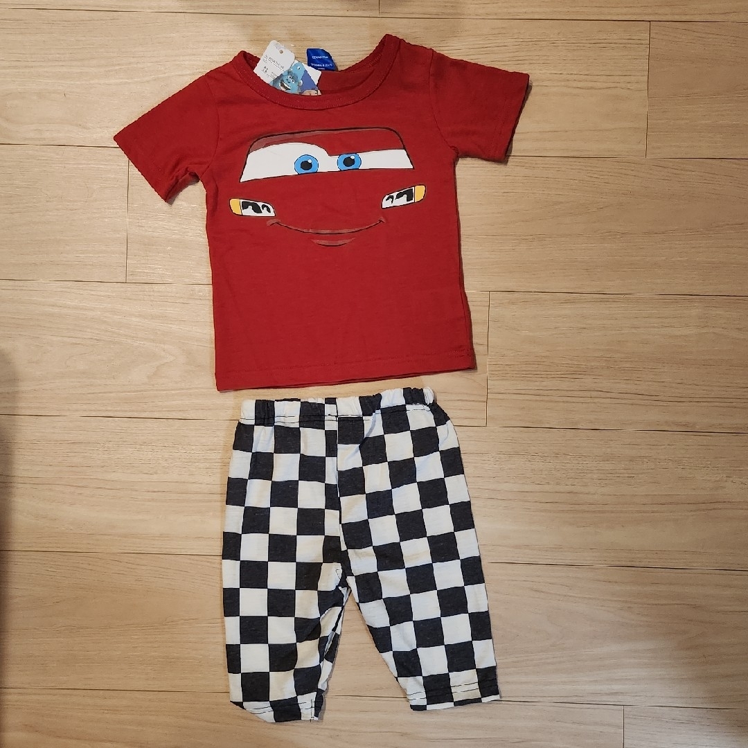 Disney(ディズニー)の新品 子供服半袖 ディズニー カーズ 90 上下セット キッズ/ベビー/マタニティのキッズ服男の子用(90cm~)(Tシャツ/カットソー)の商品写真