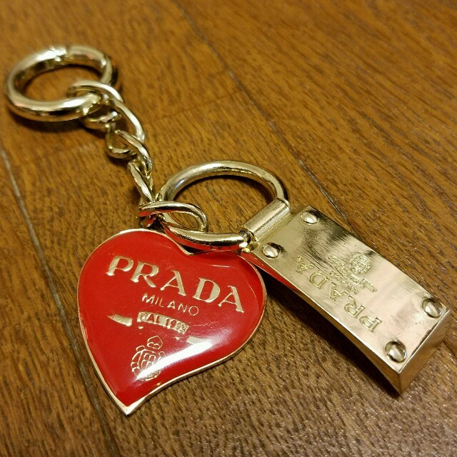PRADA - 【美品】プラダ チャーム キーホルダー ハート ストラップの ... プラダ ハート ストラップ チャーム