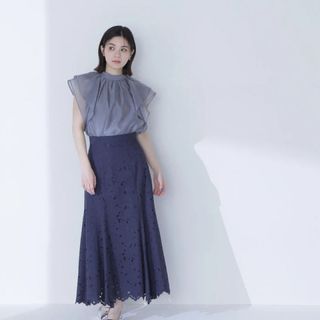 ナチュラルビューティーベーシック(NATURAL BEAUTY BASIC)のナチュラルビューティーベーシック バイカラーレースマーメイドスカート　ネイビー(ロングスカート)