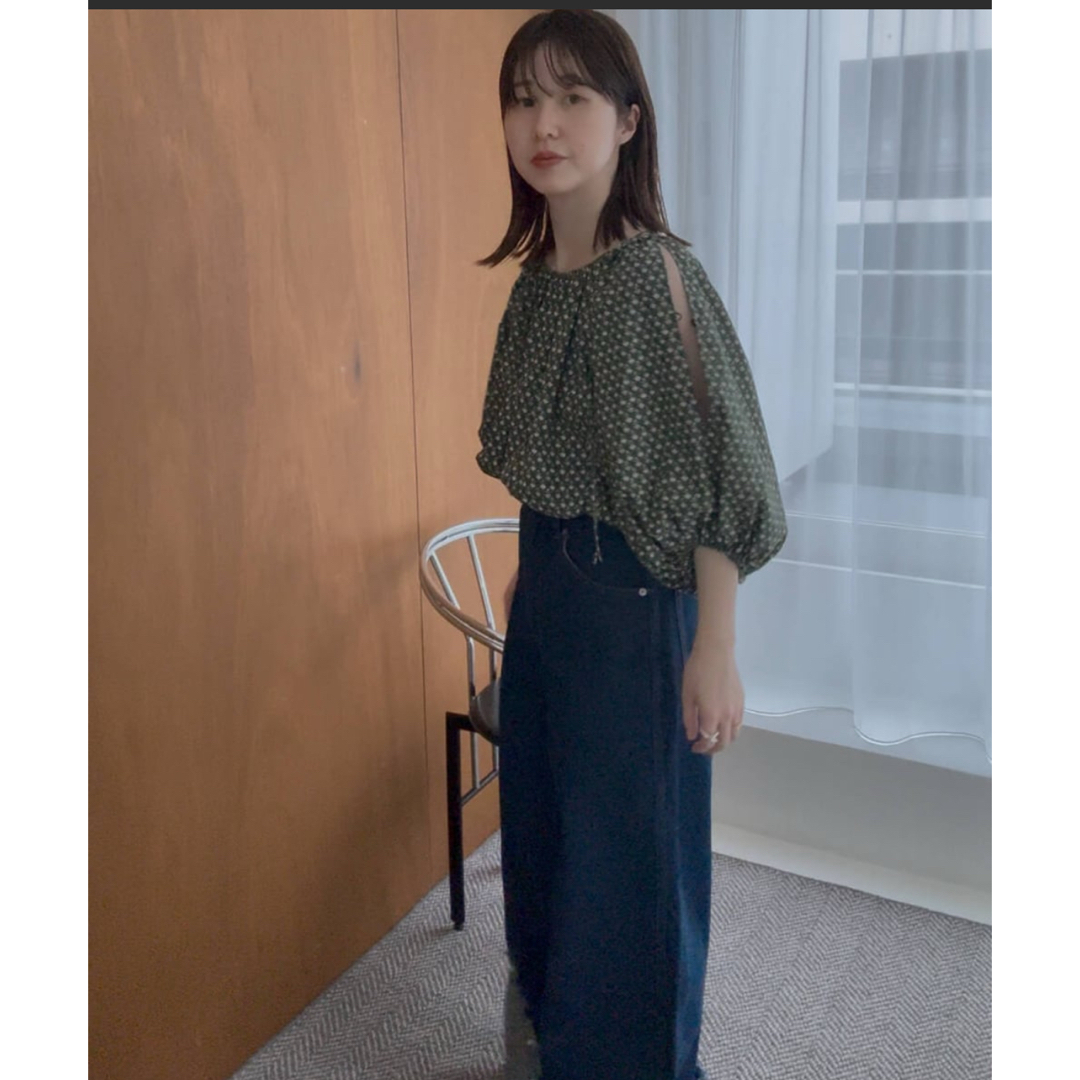 KBF(ケービーエフ)の※ARANA様専用【KBF】2WAYフラワープリントブラウス レディースのトップス(シャツ/ブラウス(長袖/七分))の商品写真