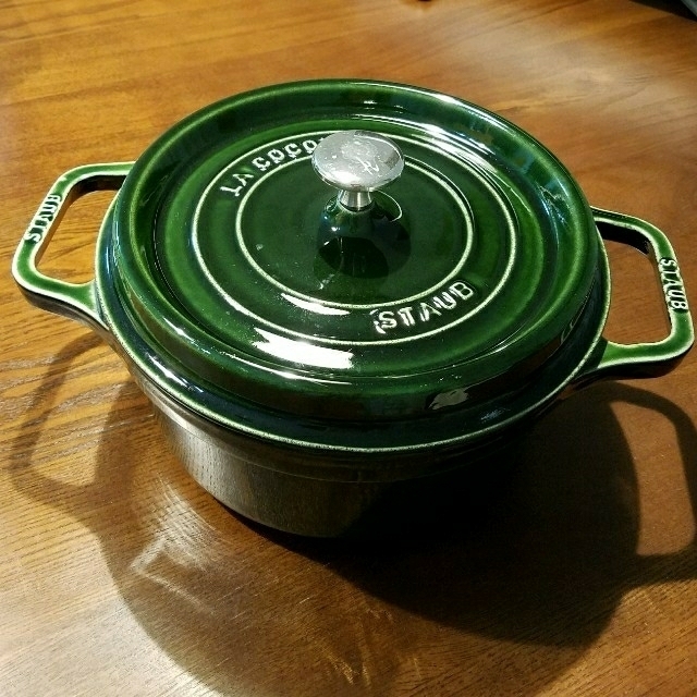 STAUB(ストウブ)のレシピ付き♪ストウブ　みにみにみにー様専用　ストウブ　バジルグリーン　22cm インテリア/住まい/日用品のキッチン/食器(鍋/フライパン)の商品写真