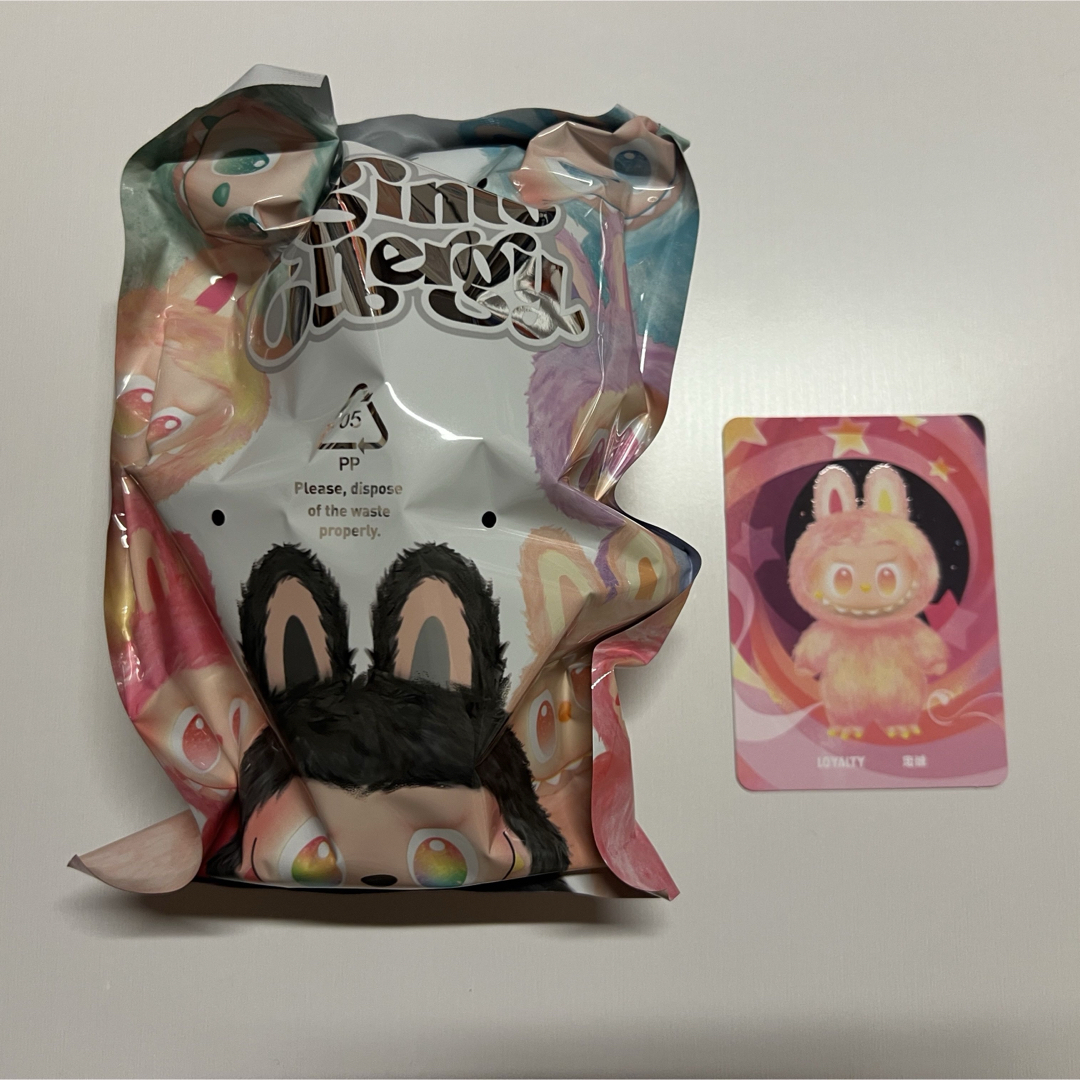 popmart labubu ラブブ energy LOYALTY エンタメ/ホビーのおもちゃ/ぬいぐるみ(キャラクターグッズ)の商品写真