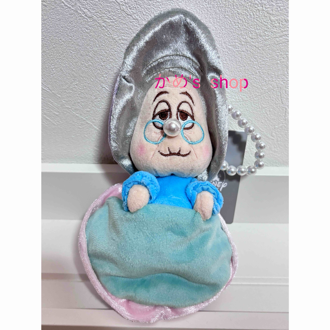 ディズニー ヤングオイスター おばあさんかき ぬいぐるみキーホルダー エンタメ/ホビーのおもちゃ/ぬいぐるみ(キャラクターグッズ)の商品写真
