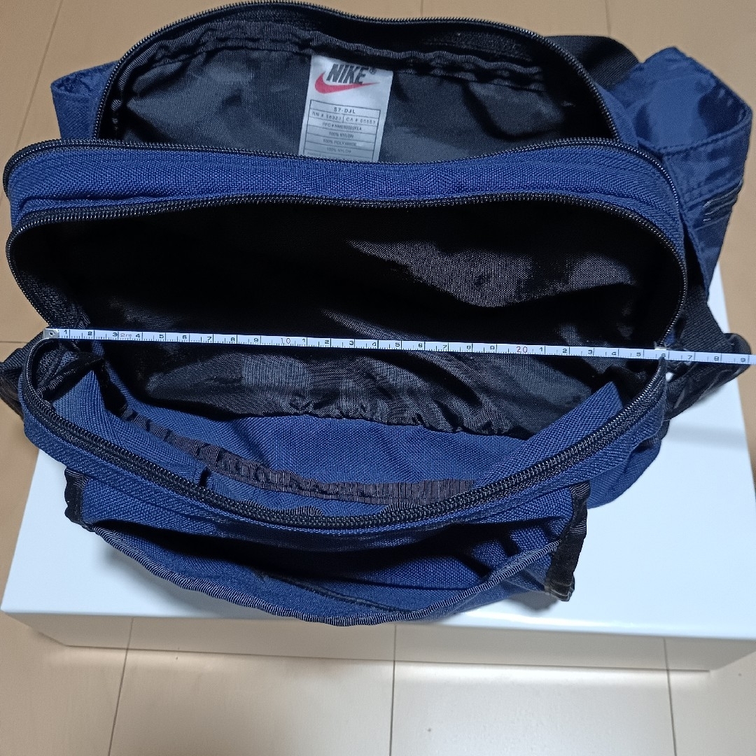 NIKE(ナイキ)の美品 NIKE ボディ バッグ ネイビー/ブラック  ビンテージ 90’s銀タグ メンズのバッグ(ボディーバッグ)の商品写真