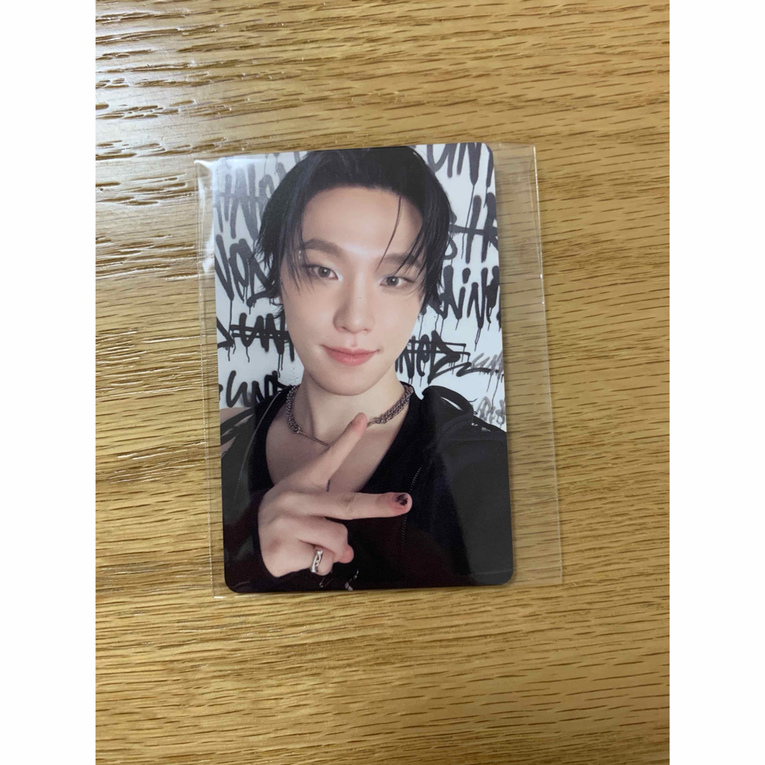 SEVENTEEN(セブンティーン)のSEVENTEEN   HAPPY BURSTDAY トレカ　ディノ エンタメ/ホビーのタレントグッズ(アイドルグッズ)の商品写真