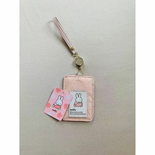ミッフィー(miffy)のミッフィー パスケース クツワ miffy定期入れ リール付き 通学 通勤 収納(パスケース/IDカードホルダー)
