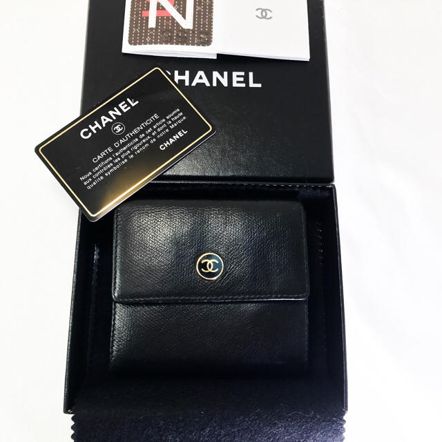 CHANEL コンパクト Wホック折財布