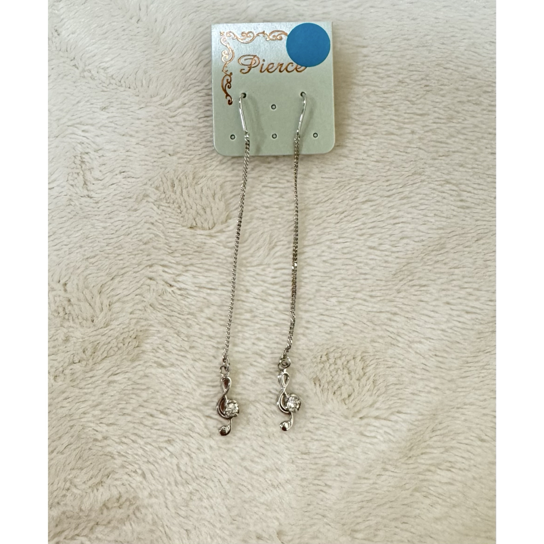 新品未使用　ト音記号　ぶらぶら　ピアス　 アクセサリー　シルバー レディースのアクセサリー(ピアス)の商品写真