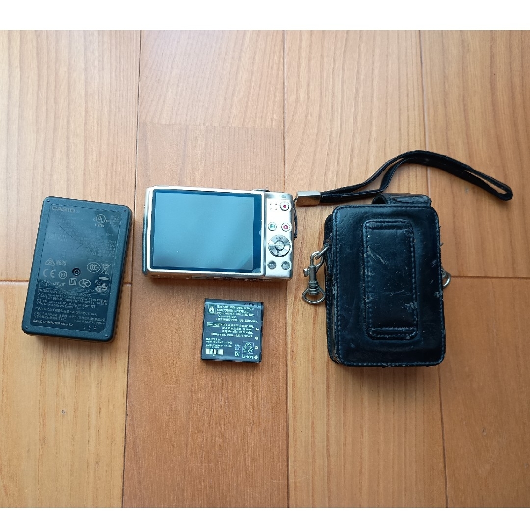CASIO EXILIM EX-Z300 デジタルカメラ　ケースバッテリー5個付 CASIO EXILIM EX-Z300 デジタルカメラ ケースバッテリー5個付