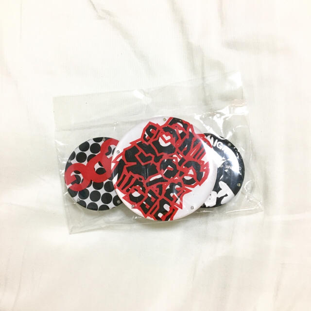 COMME des GARCONS(コムデギャルソン)のFNO2016 バッジ レディースのアクセサリー(ブローチ/コサージュ)の商品写真