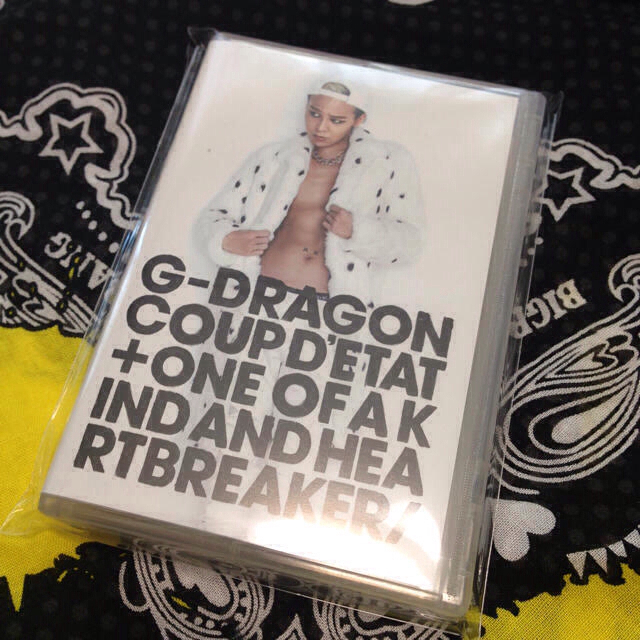 G-DRAGON プレイボタン エンタメ/ホビーのタレントグッズ(アイドルグッズ)の商品写真