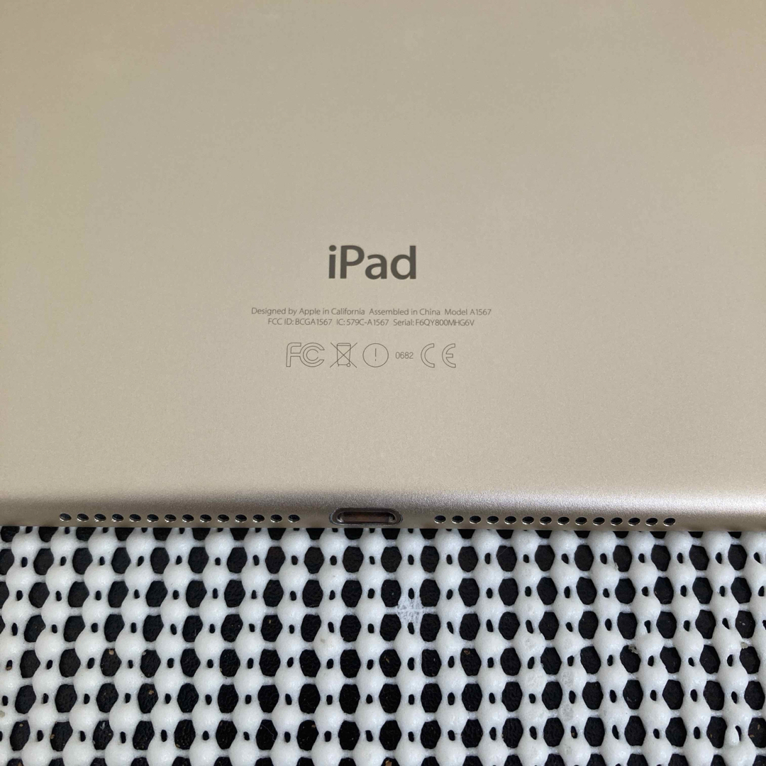 6858【早い者勝ち】iPad Air2 第2世代 32GB au☆
