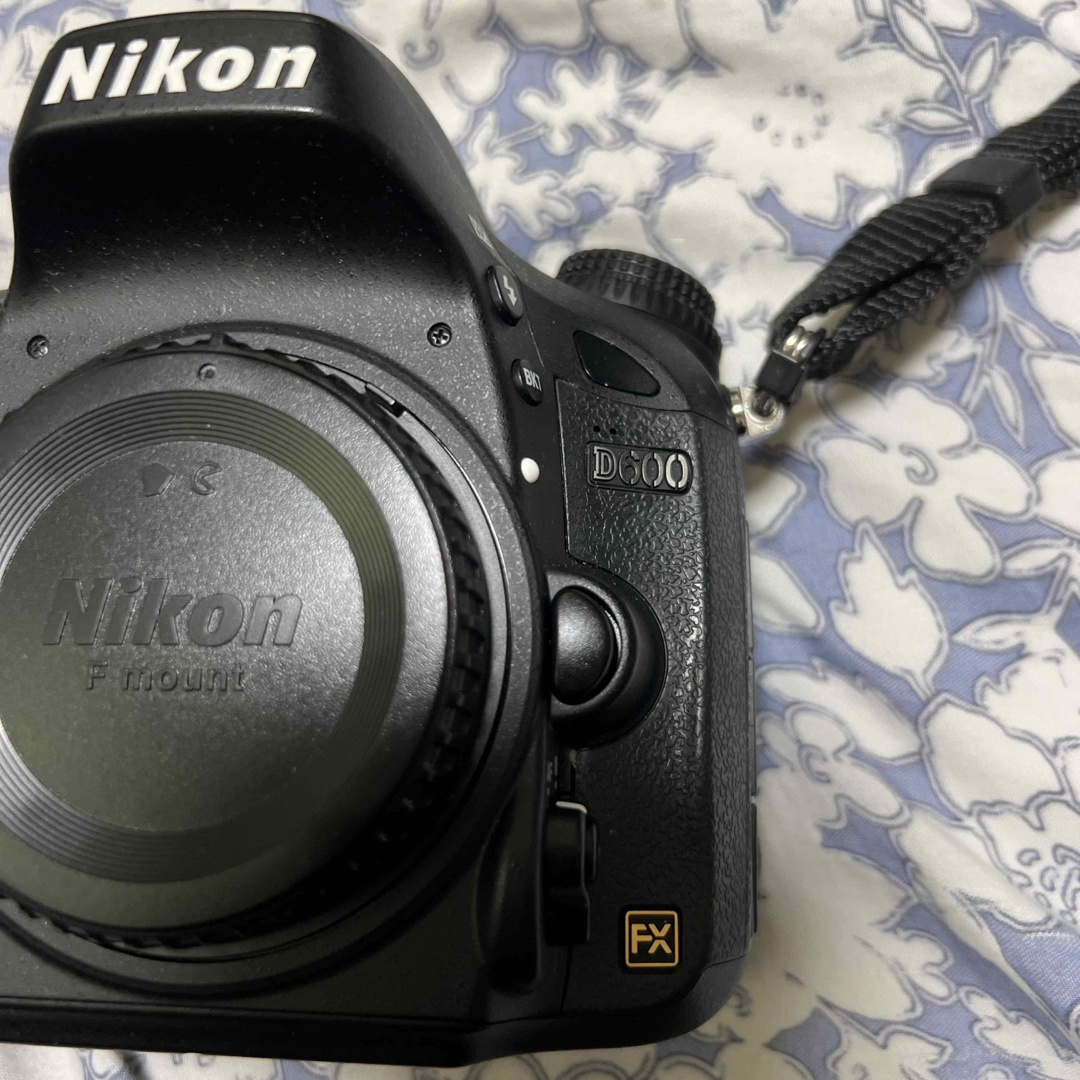 Nikon(ニコン)のNikon ニコン D600＋70-300 4.5-6.3＋18-55mm スマホ/家電/カメラのカメラ(デジタル一眼)の商品写真