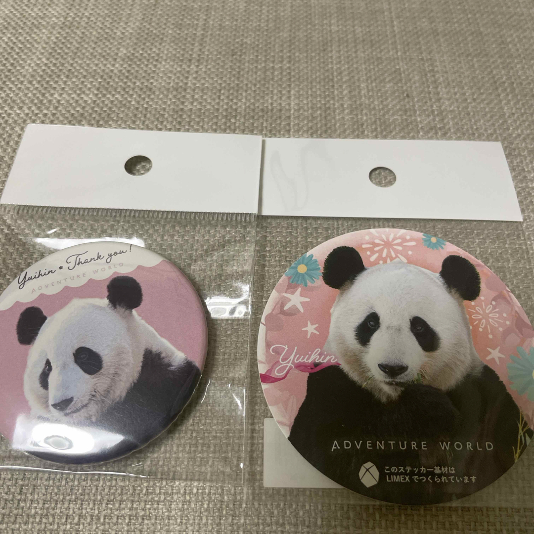 新発売 アドベンチャーワールド パンダ 缶バッジ ステッカー 結浜 エンタメ/ホビーのアニメグッズ(バッジ/ピンバッジ)の商品写真