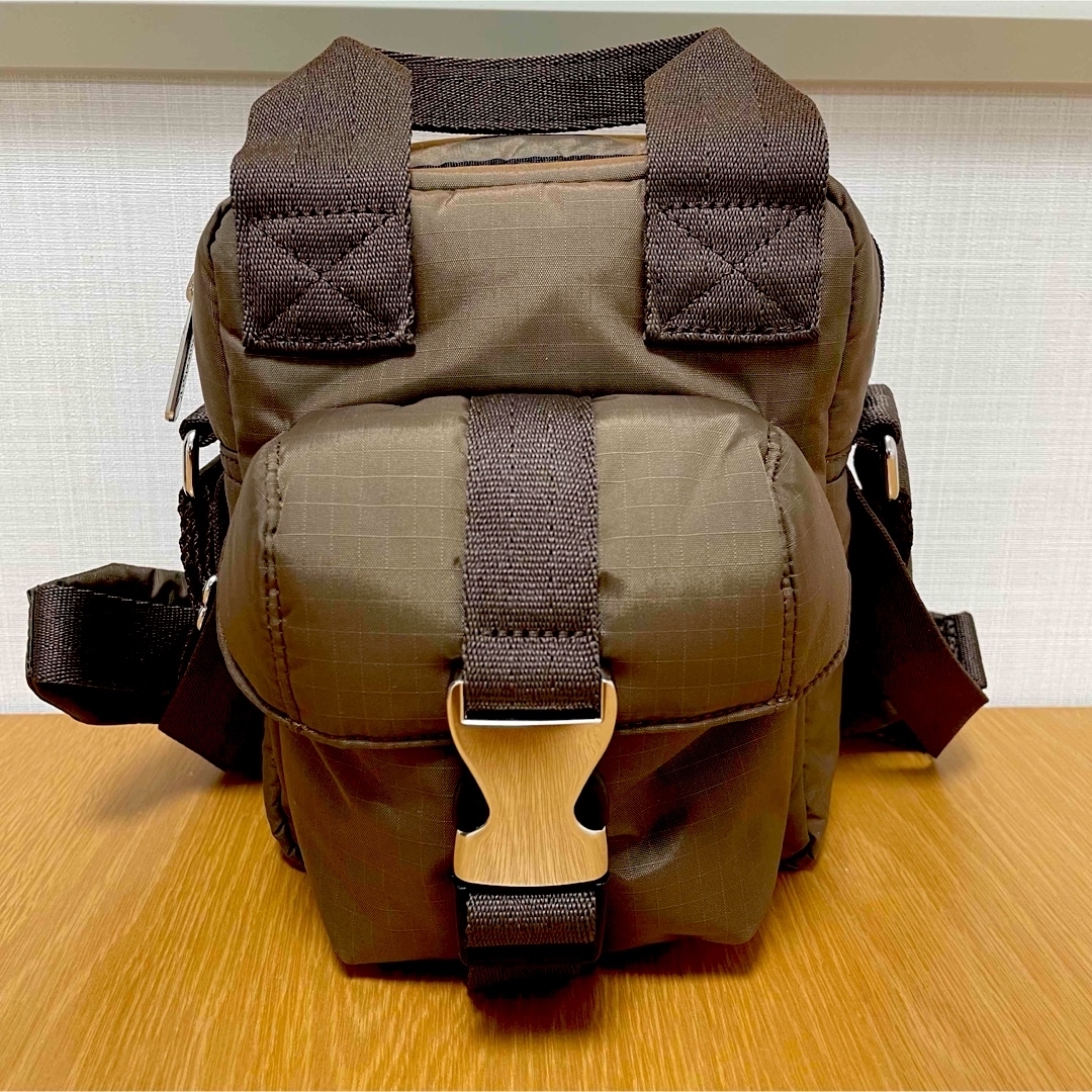 LeSportsac(レスポートサック)のレスポートサック 神崎恵 PUFFY MINI BAG ブラウン レディースのバッグ(ショルダーバッグ)の商品写真