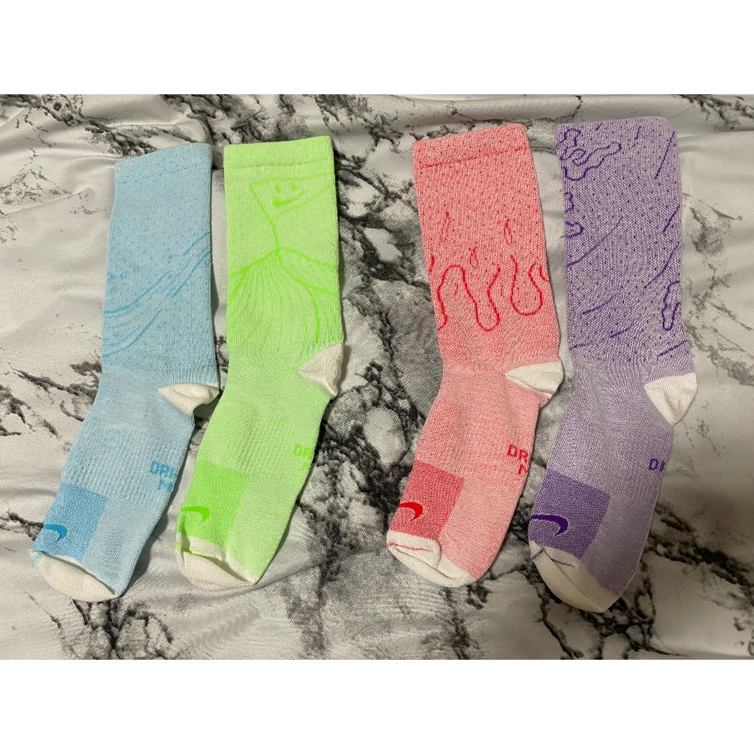 Supreme - Supreme Nike Lightweight Crew Socks 赤 靴下の通販
