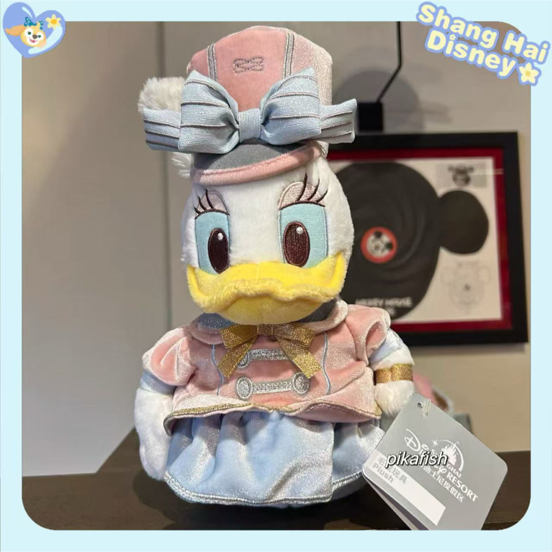 Disney(ディズニー)の【現地購入☆正規品】デイジー 誕生日 ぬいぐるみ 上海ディズニー エンタメ/ホビーのおもちゃ/ぬいぐるみ(ぬいぐるみ)の商品写真