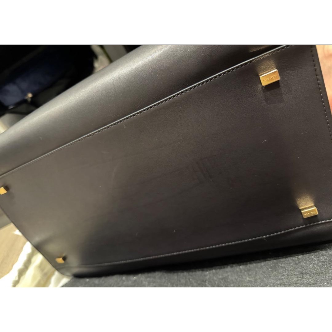 THE ROW(ザロウ)のthe row ソフトマルゴー15 サドルレザー　黒 レディースのバッグ(トートバッグ)の商品写真