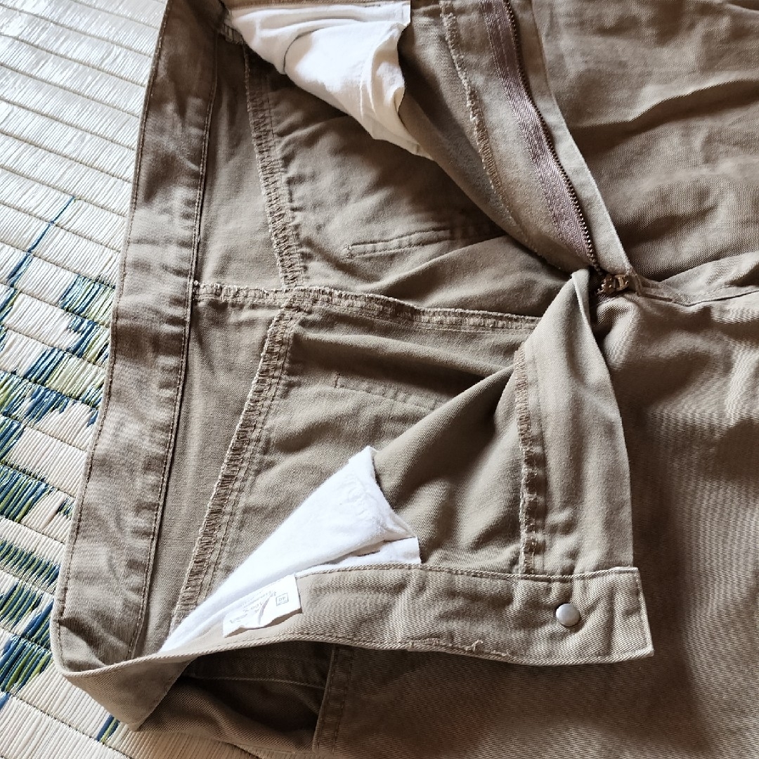 カーキ色のパンツ 　綿パン　ウエスト約76  中古 メンズのパンツ(ワークパンツ/カーゴパンツ)の商品写真
