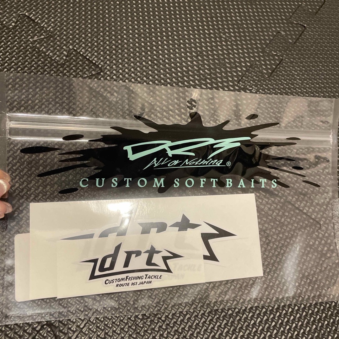DRT ステッカー キープキャスト2025 黒 スポーツ/アウトドアのフィッシング(ルアー用品)の商品写真