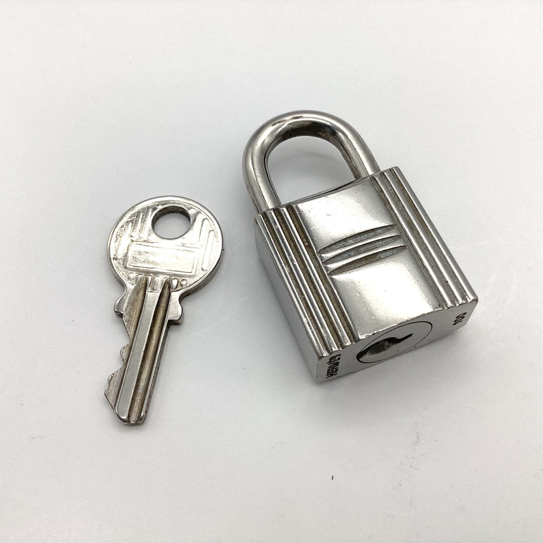 管1エルメス HERMES カデナ 南京錠 鍵 シルバー パドロック 100 銀 楽天市場】【新品仕上げ済】HERMES エルメス カデナ パドロック