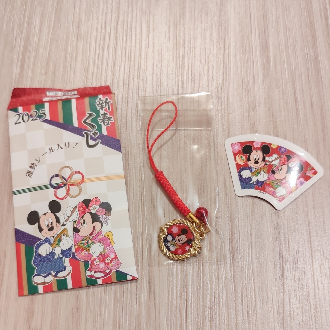 Disney(ディズニー)のディズニーストア シークレットストラップ 新春くじ 2025 エンタメ/ホビーのおもちゃ/ぬいぐるみ(キャラクターグッズ)の商品写真