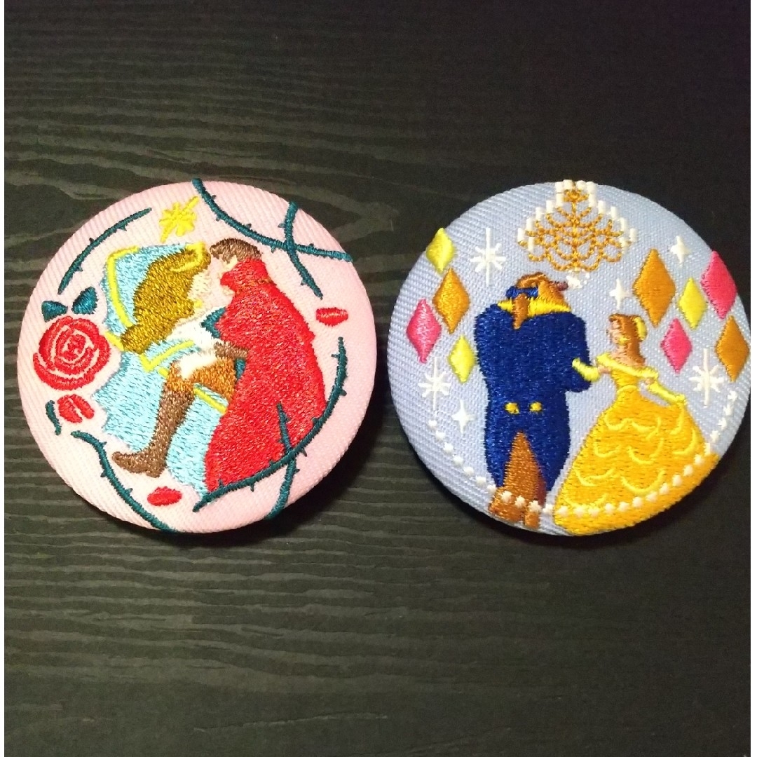 ディズニー 刺繍缶バッジ セット エンタメ/ホビーのおもちゃ/ぬいぐるみ(キャラクターグッズ)の商品写真