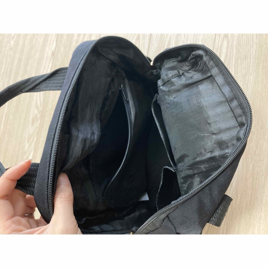 黒 リュック バックパック マザーズバッグ ブラック×ゴールド 訳あり レディースのバッグ(リュック/バックパック)の商品写真