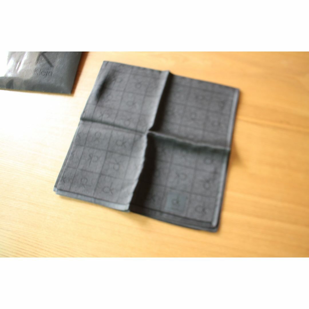 Calvin Klein(カルバンクライン)のメンズハンカチ★ck Calvin Kleinシーケー　カルバンクライン★未使用 メンズのファッション小物(ハンカチ/ポケットチーフ)の商品写真