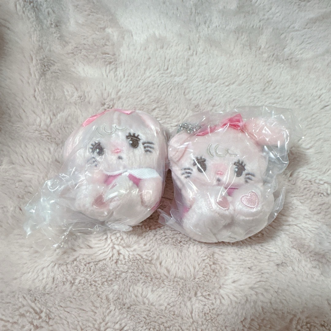 mikko characters ぬいぐるみ2ガチャガチャキャミー2つセット エンタメ/ホビーのおもちゃ/ぬいぐるみ(キャラクターグッズ)の商品写真