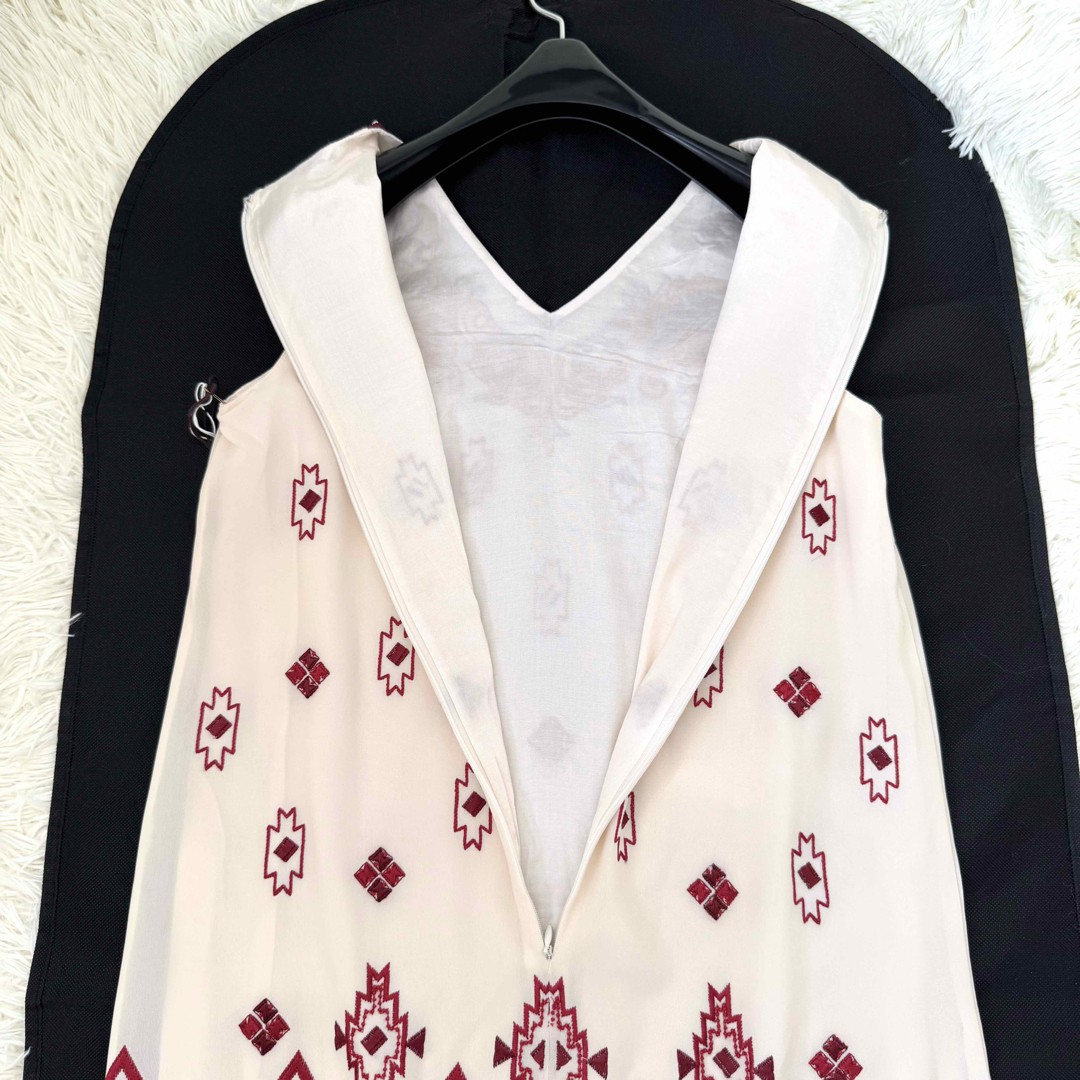 GRACE CONTINENTAL(グレースコンチネンタル)のタグ付＊未使用品✨グレースコンチネンタル インド刺繍 ワンピース 36 キナリ レディースのワンピース(ひざ丈ワンピース)の商品写真