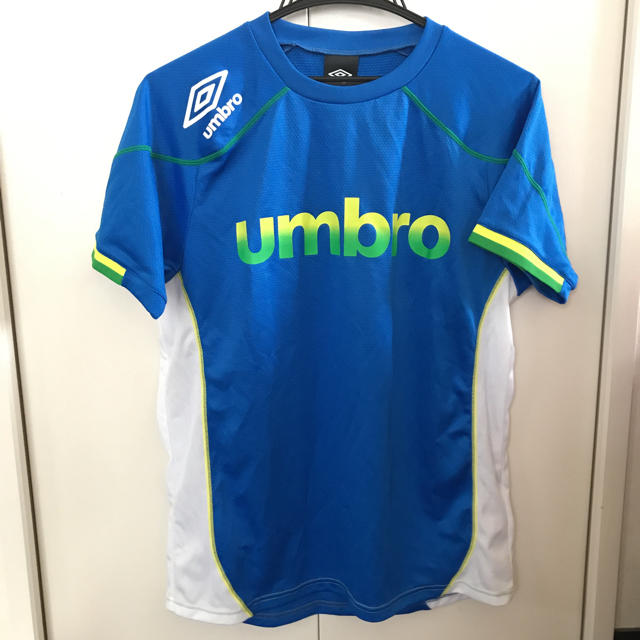 UMBRO(アンブロ)のアンブロ☆トレーニングシャツM スポーツ/アウトドアのサッカー/フットサル(ウェア)の商品写真
