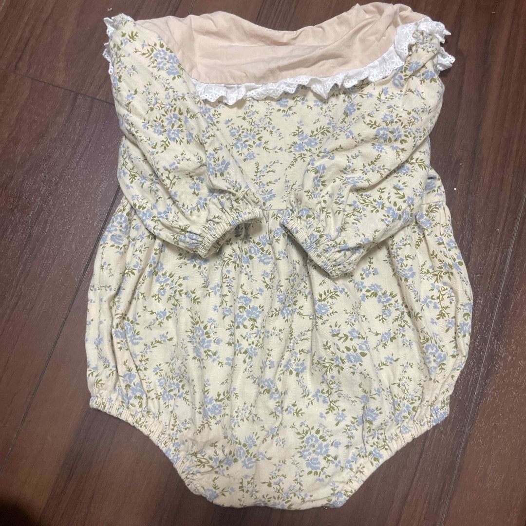 ロンパース　綿100 花柄　1-3M キッズ/ベビー/マタニティのベビー服(~85cm)(ロンパース)の商品写真