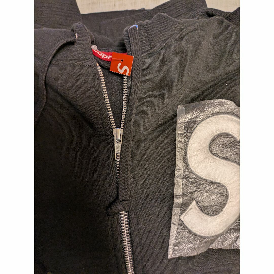 Supreme(シュプリーム)のシュプリームSロゴパーカー メンズのトップス(スウェット)の商品写真