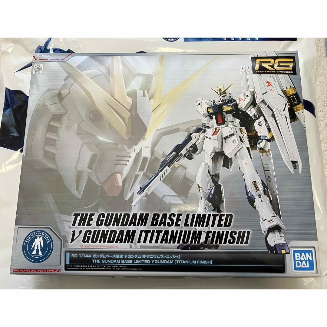 BANDAI(バンダイ)の★RG 1/144 νガンダチタニウムフィニッシュバージョン★ エンタメ/ホビーのおもちゃ/ぬいぐるみ(模型/プラモデル)の商品写真