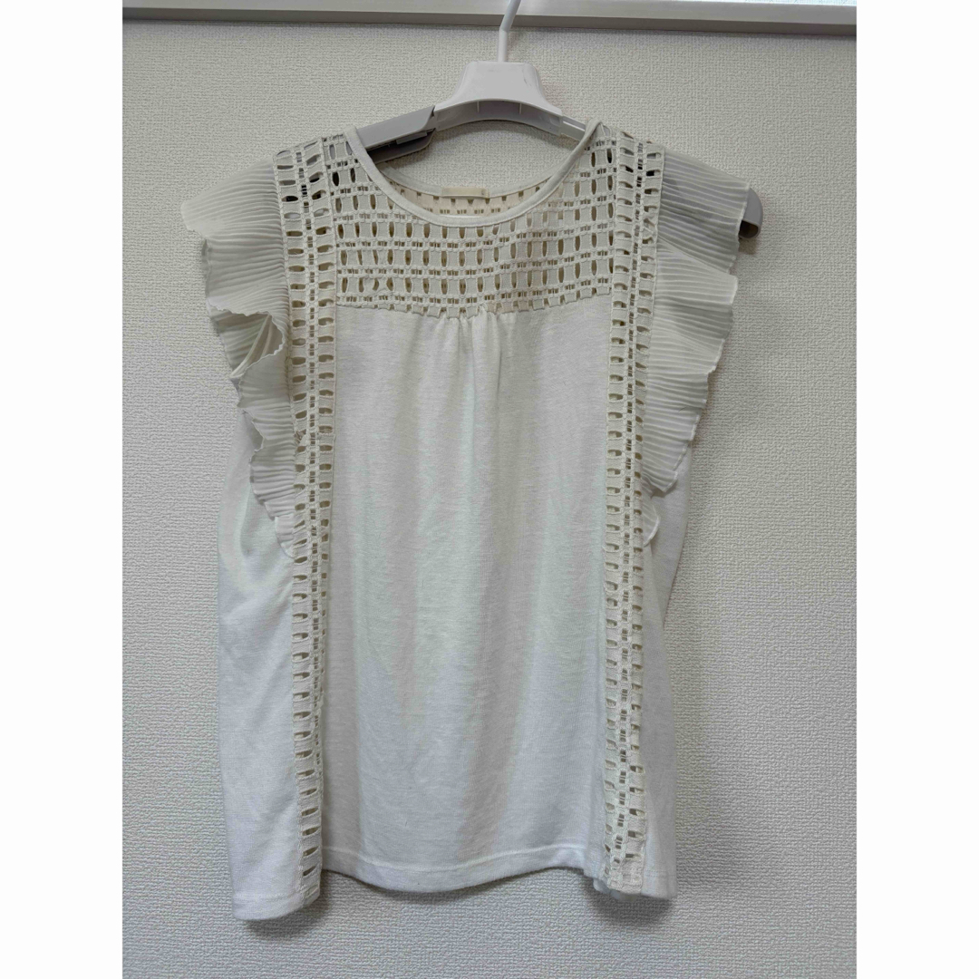 GU(ジーユー)のGU フリル付きノースリーブ レディースのトップス(カットソー(半袖/袖なし))の商品写真