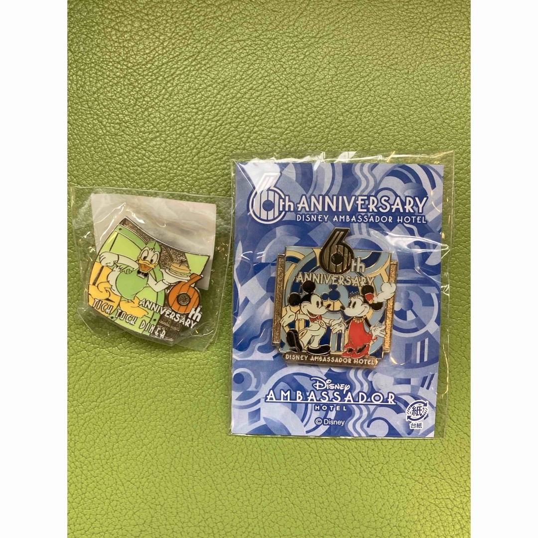 Disney(ディズニー)のレア 非売品 東京ディズニーリゾート アンバサダーホテル 6周年 ピンバッジ エンタメ/ホビーのアニメグッズ(バッジ/ピンバッジ)の商品写真