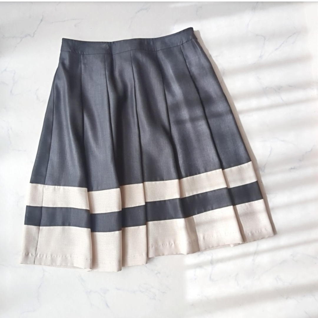 アンシェピ　裾ラインスカート　ツートンカラー　W64　フレアスカート レディースのスカート(ひざ丈スカート)の商品写真